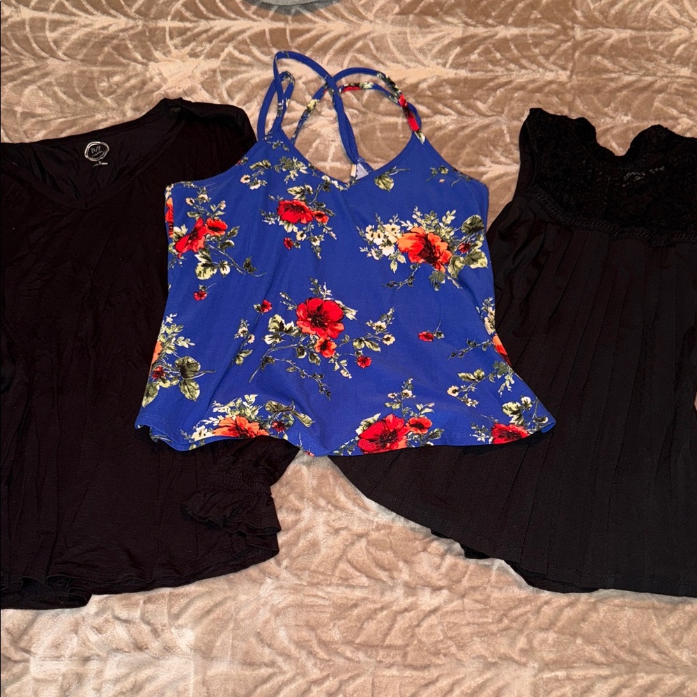 Cable & Gauge Blue Floral Camisole
